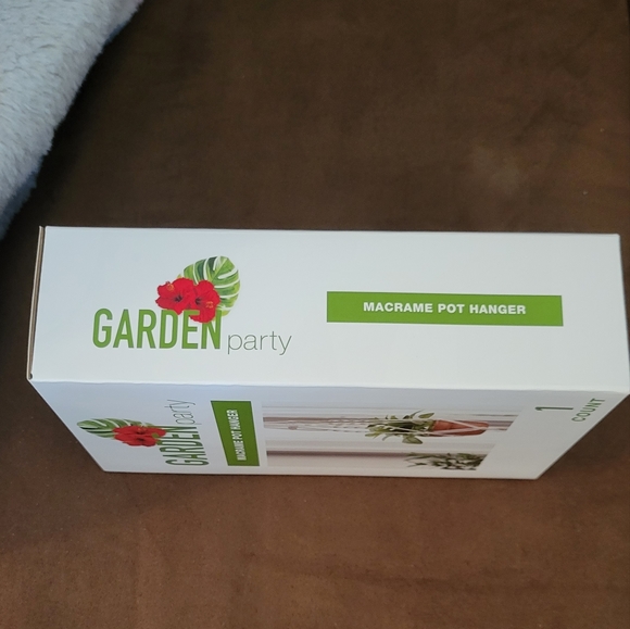 Macrame plant hanger - Picture 3 of 3